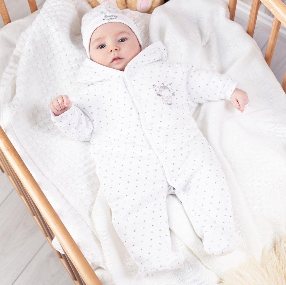 Keeping a Tiny Baby Warm in Winter: Tips for Parents